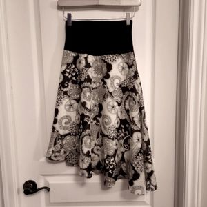 Jules & Jim maternity black and white floral skirt, Size XS